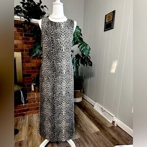 🛍️ Petite size 8 Virgo animal print dress excellent condition.